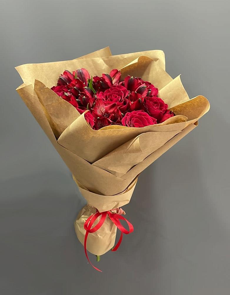 Букет цветов из: Альстромерии и Розы в К.Либкнехте