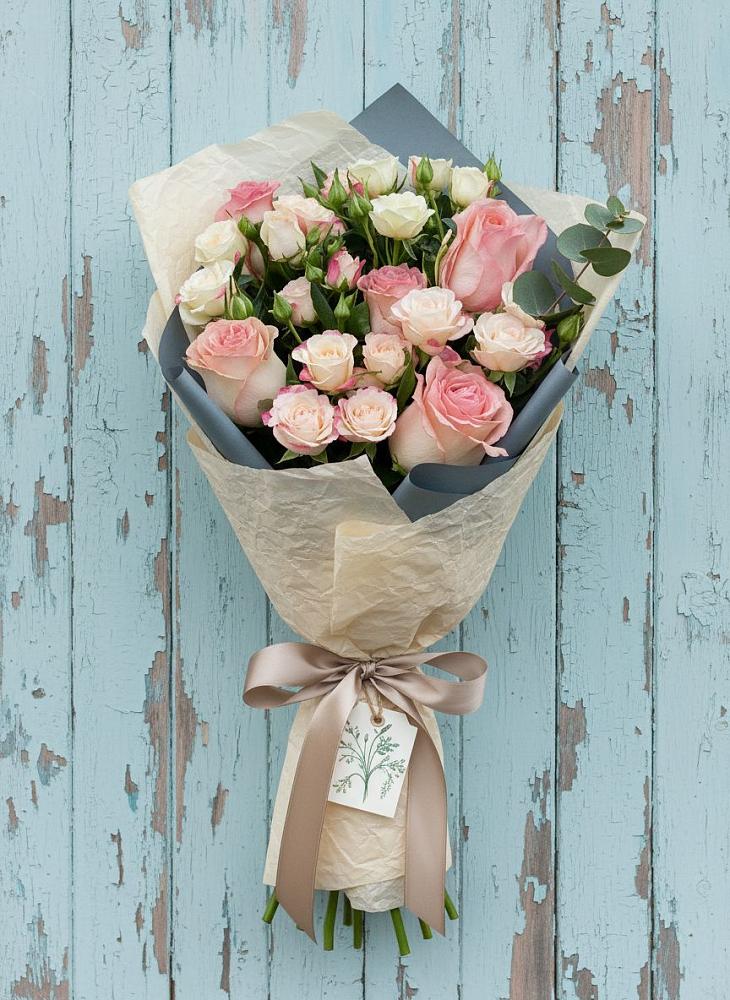 Букет цветов из: Розы в К.Либкнехте