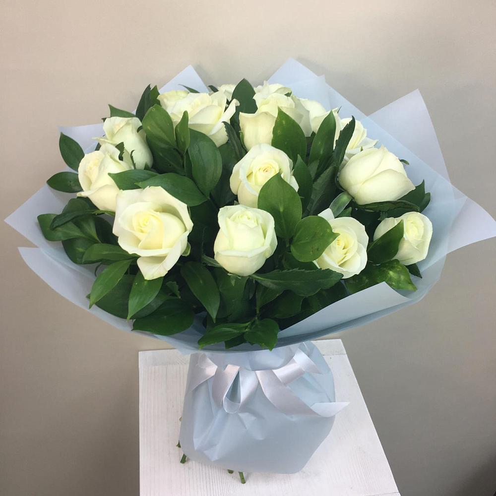 Букет 15 Белых роз Проуд в К.Либкнехте