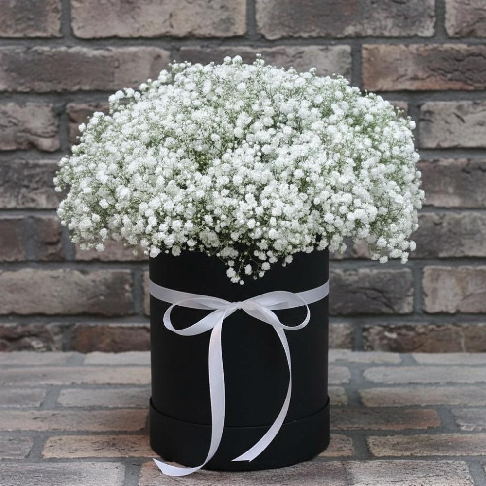 Цветочная композиция из Гипсофила в шляпной коробке в К.Либкнехте