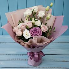Букет цветов из:  Розы и Лизиантусы в К.Либкнехте