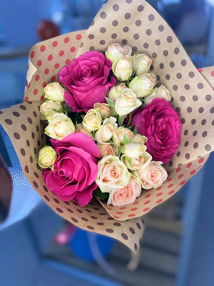 Букет цветов из: Розы в К.Либкнехте