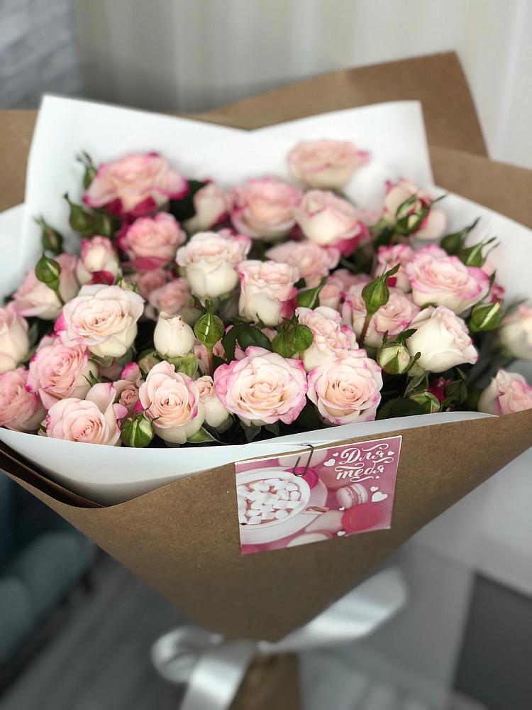 Букет цветов из: Розы в К.Либкнехте