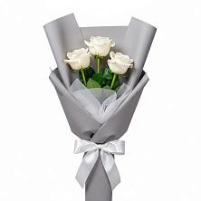 Букет 3 белые розы в К.Либкнехте