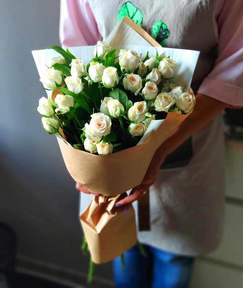 Букет цветов из: Розы в К.Либкнехте