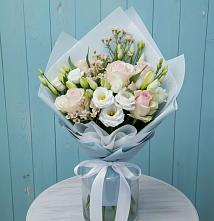 Букет цветов из:  Розы и Лизиантусы в К.Либкнехте