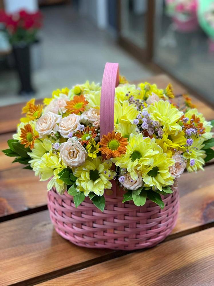 Цветочная композиция из Хризантемы и Розы в корзине в К.Либкнехте