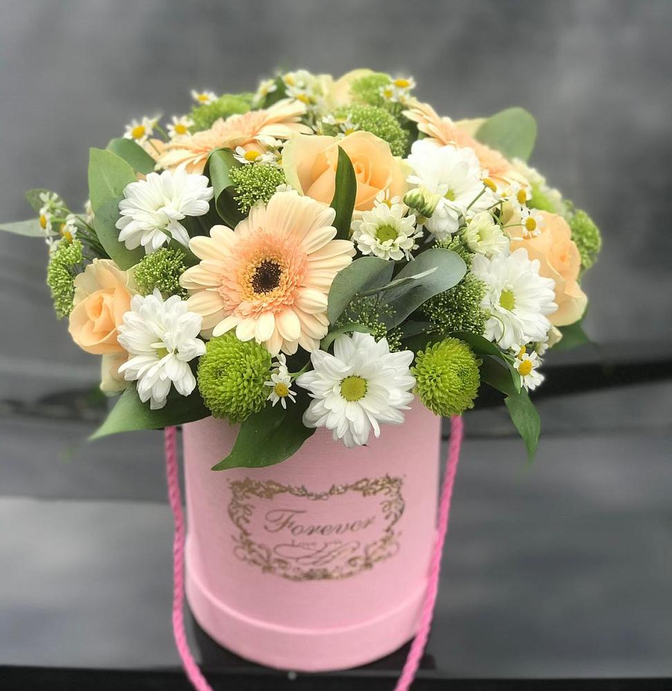 Цветочная композиция из Розы, Герберы и Хризантемы в шляпной коробке в К.Либкнехте