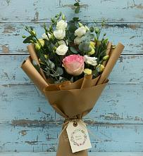 Букет цветов из:  Розы и Лизиантусы в К.Либкнехте